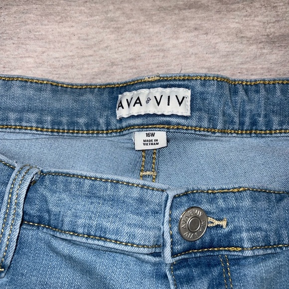 Ava & Viv Light Wash Skinny Jean - Picture 2 of 2